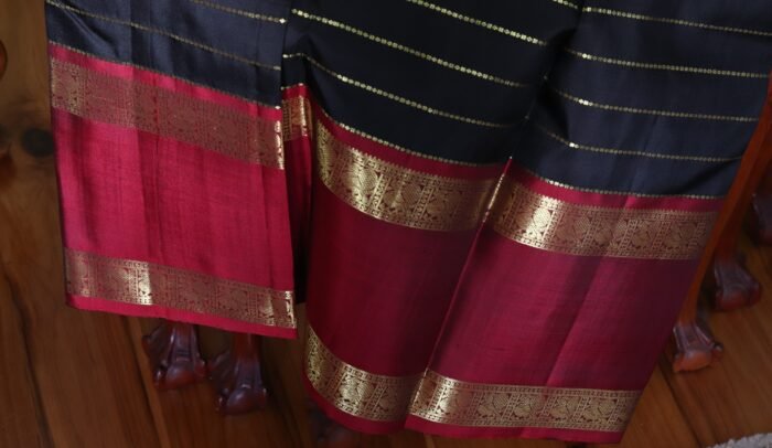 Karumpalli (கரும்பள்ளி): Pure handloom Kanchipuram (Kanjivaram) silk saree - Image 1